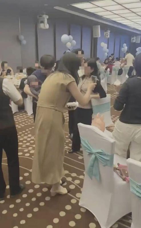 假结婚操作曝光;富家子雇人帮情人落户;最终陷入重婚罪调查。 新闻