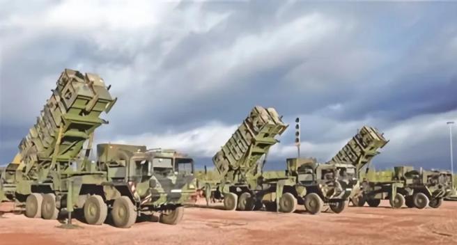  特朗普直言，我们最不需要泽连斯基的帮助；普京更愿谈判。 新闻