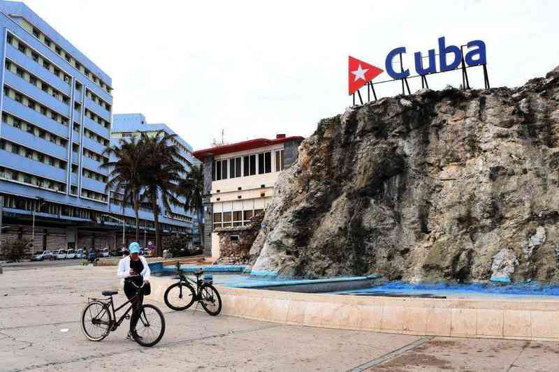 哈瓦那夜晚酷热难耐,停电成日常;太阳能产品热销,古巴民众艰难求变。 新闻