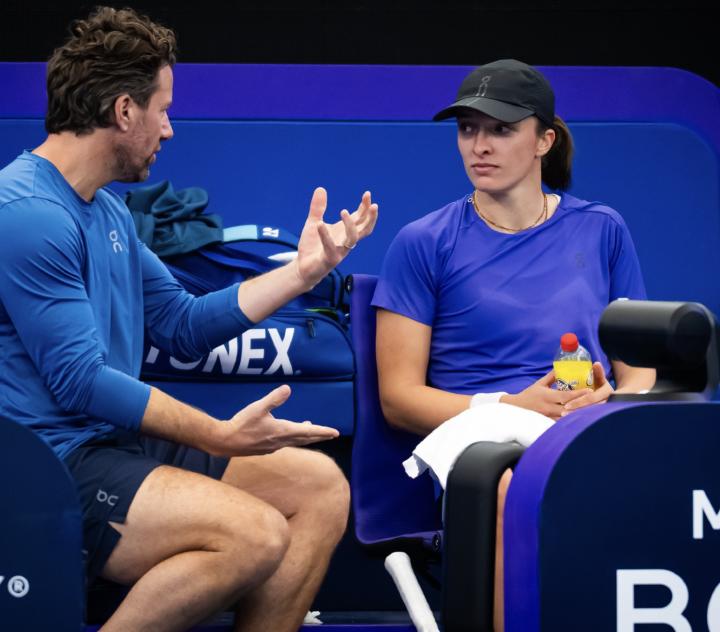  斯瓦泰克社交媒体发声，师徒携手一年半后选择分开道路。 体育新闻