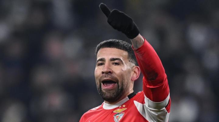  合约即将到期，奥塔门迪面临抉择；河床召唤声起，他回应意味深长。 体育新闻