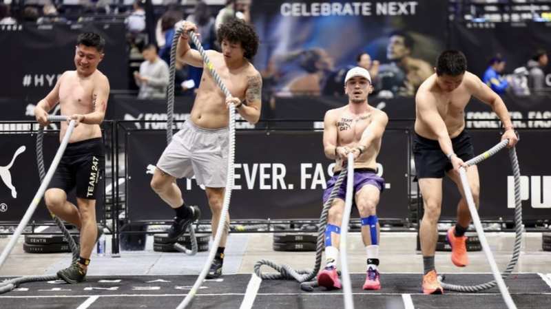  仓库起步的体能挑战赛；七年成长为全球健身热潮；中产人群从中获得持久动力。 体育新闻 仓库起步的体能挑战赛；七年成长为全球健身热潮；中产人群从中获得持久动力。 体育新闻