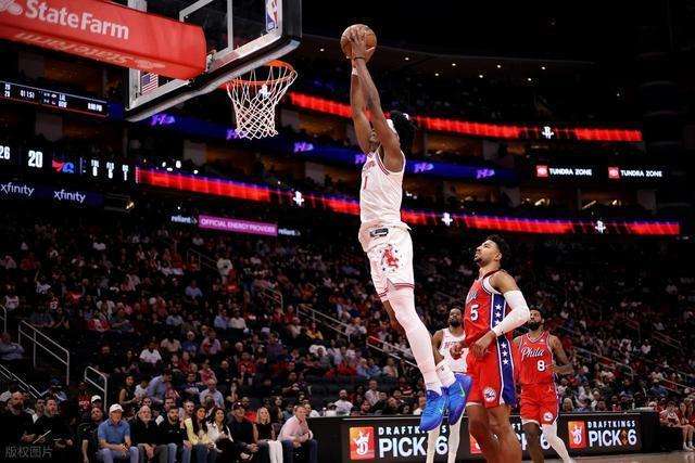  【战术复盘】火箭破敌113-102：杜兰特的杀手本能在关键时刻如何接管比赛 体育新闻