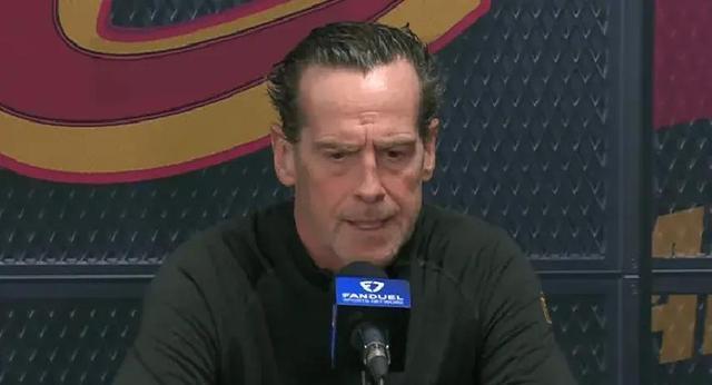  【战术解码】夹击策略失效背后的数学：哈登“磁铁效应”如何撕裂勇士防线 体育新闻