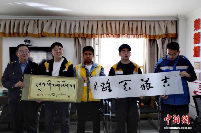  天路上的笔墨深情：一位老铁路人的二十年守望与文艺工作者的初心 文化旅游