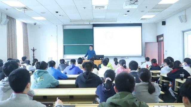  技术赋能·学段贯通：「周末先修学堂」如何重塑上海高中教育生态 教育招生