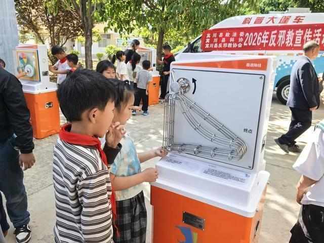 从牛顿色盘到最速降线:乡村小学科学教育的「破冰实验」深度复盘 教育招生