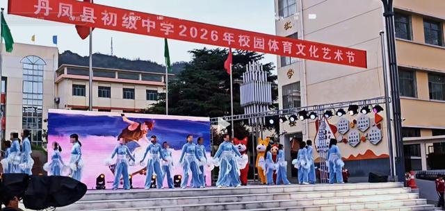 「七天无理由」沦为遮羞布:演出服退货纠纷背后的法律边界与诚信缺失 新闻 「七天无理由」沦为遮羞布:演出服退货纠纷背后的法律边界与诚信缺失 新闻 「七天无理由」沦为遮羞布:演出服退货纠纷背后的法律边界与诚信缺失 新闻